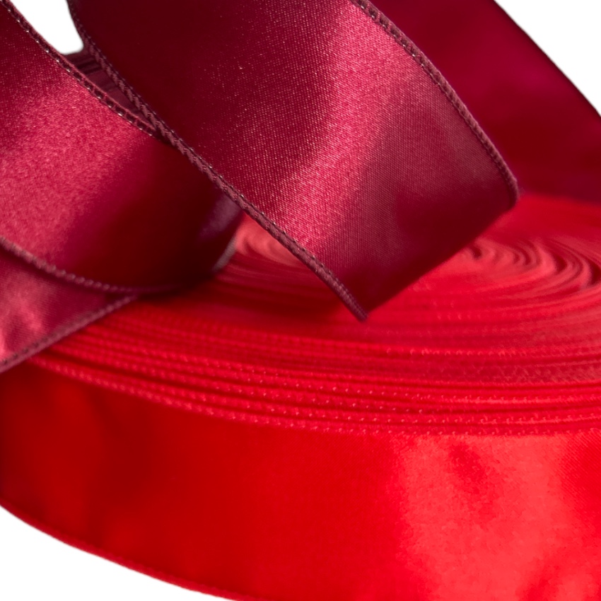Band mit Drahtkante 63mm - Satin Uni Glanz Rot (Rolle 3 Meter) Band mit Drahtkante 63mm - Satin Uni Glanz Rot (Rolle 3 Meter)